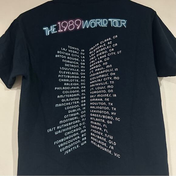 Taylor Swift 1989 World Tour Shirt - Picture 2 of 5